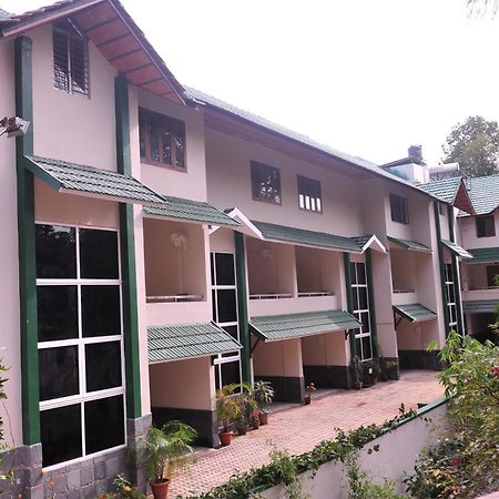 Haritagiri Hotel Kalpatta Buitenkant foto