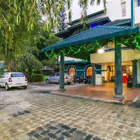 Haritagiri Hotel Kalpatta Buitenkant foto