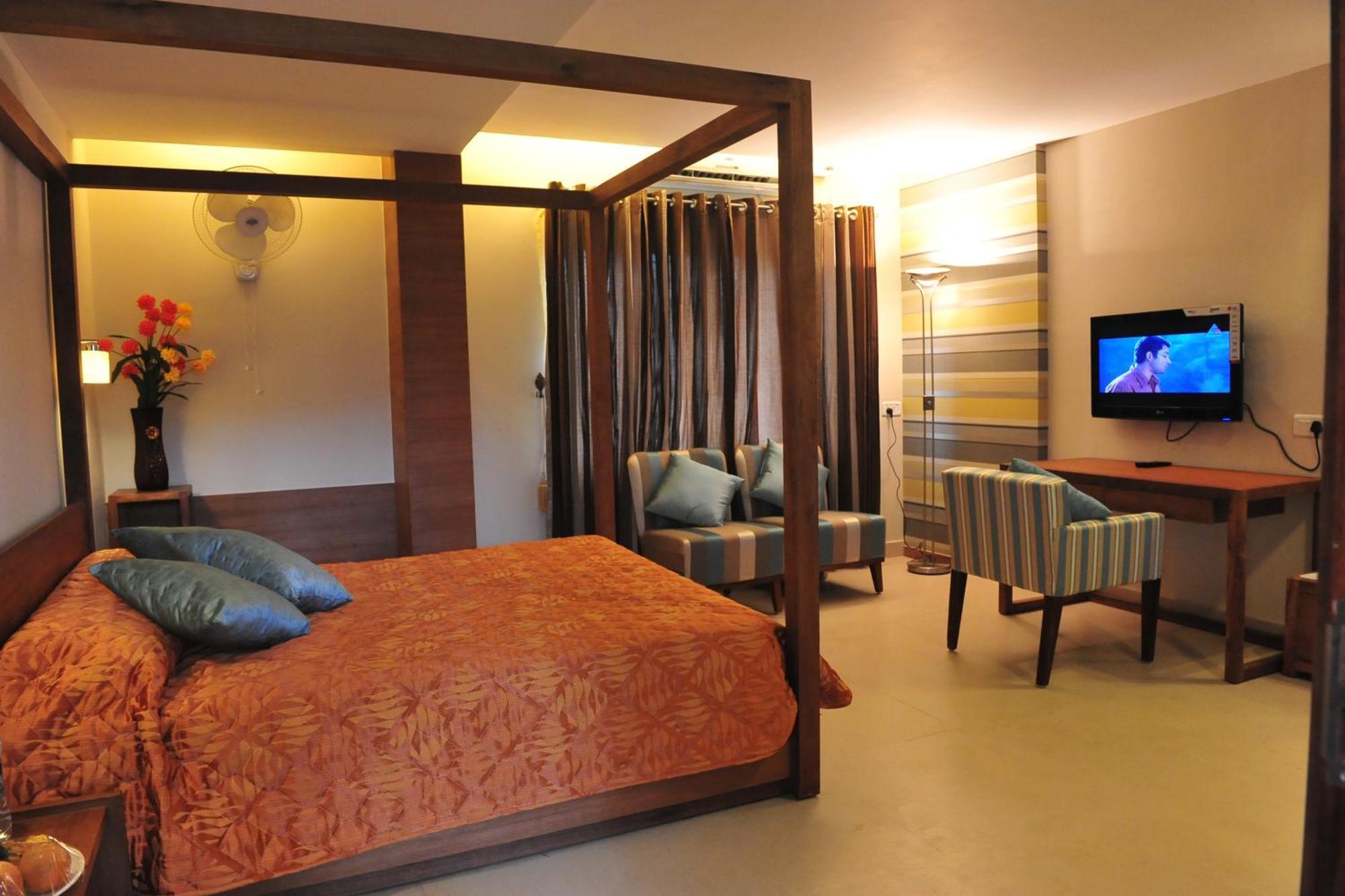 Haritagiri Hotel Kalpatta Buitenkant foto