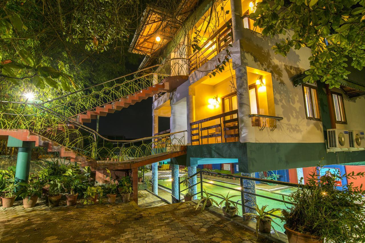 Haritagiri Hotel Kalpatta Buitenkant foto