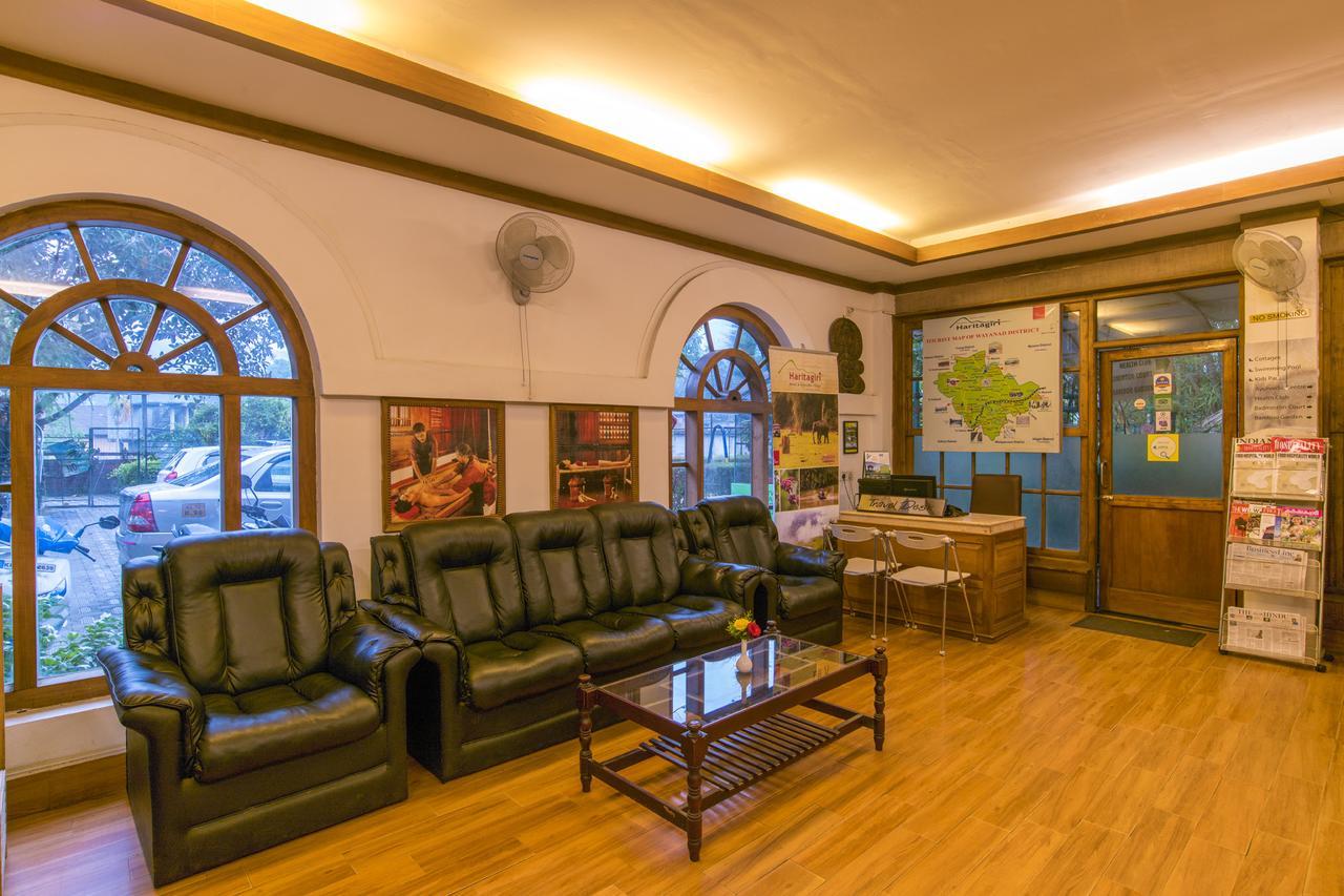 Haritagiri Hotel Kalpatta Buitenkant foto