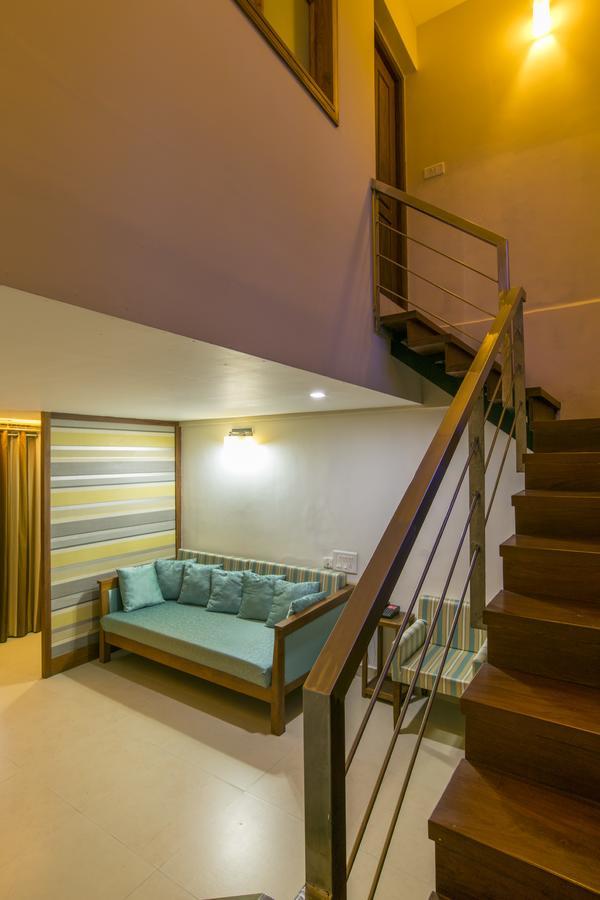 Haritagiri Hotel Kalpatta Buitenkant foto