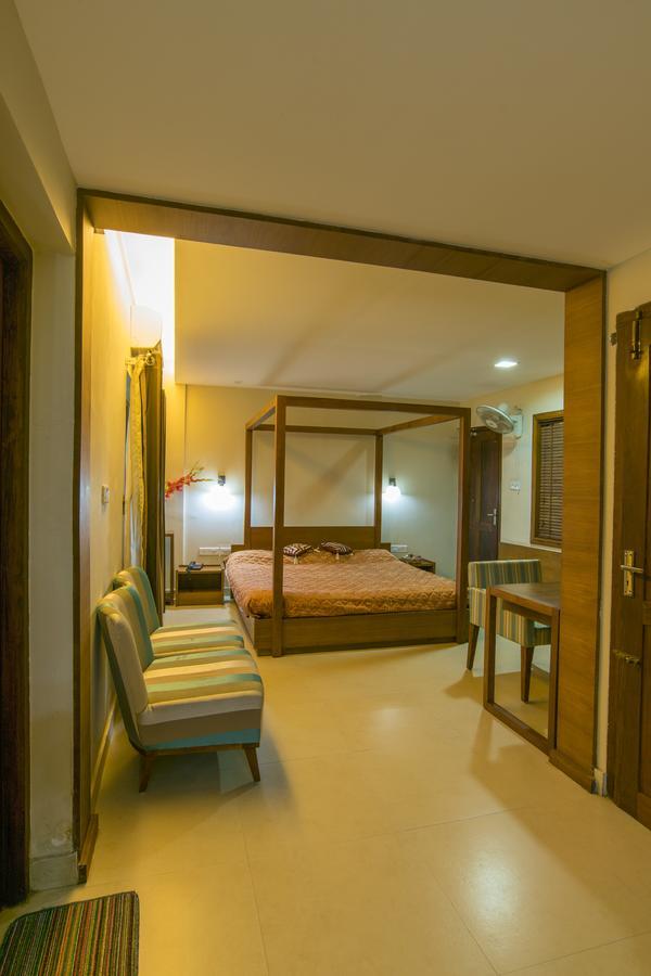Haritagiri Hotel Kalpatta Buitenkant foto