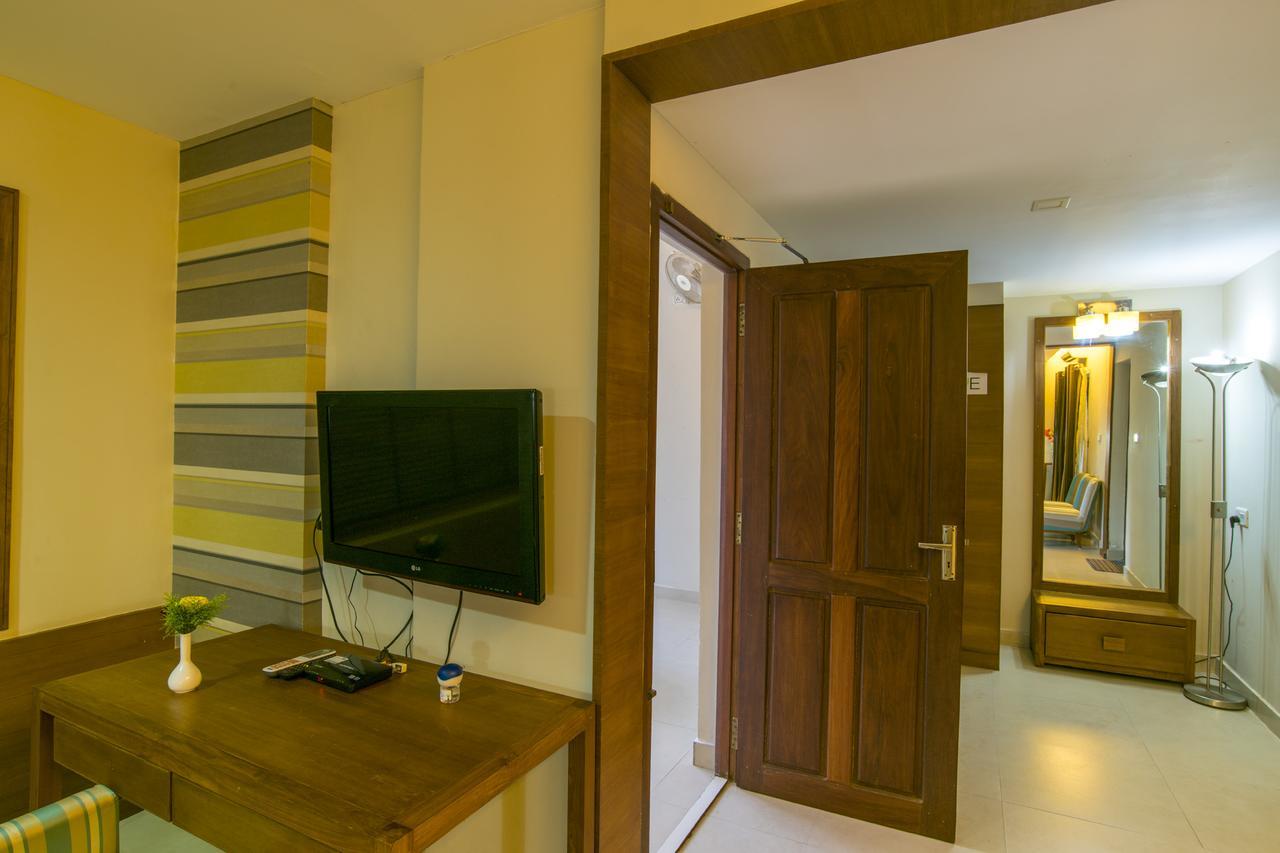 Haritagiri Hotel Kalpatta Buitenkant foto