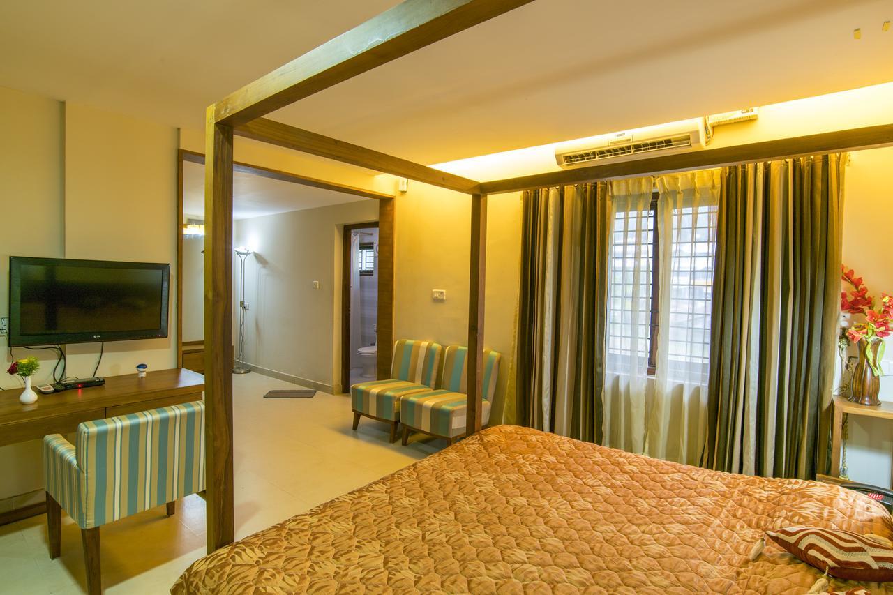 Haritagiri Hotel Kalpatta Buitenkant foto