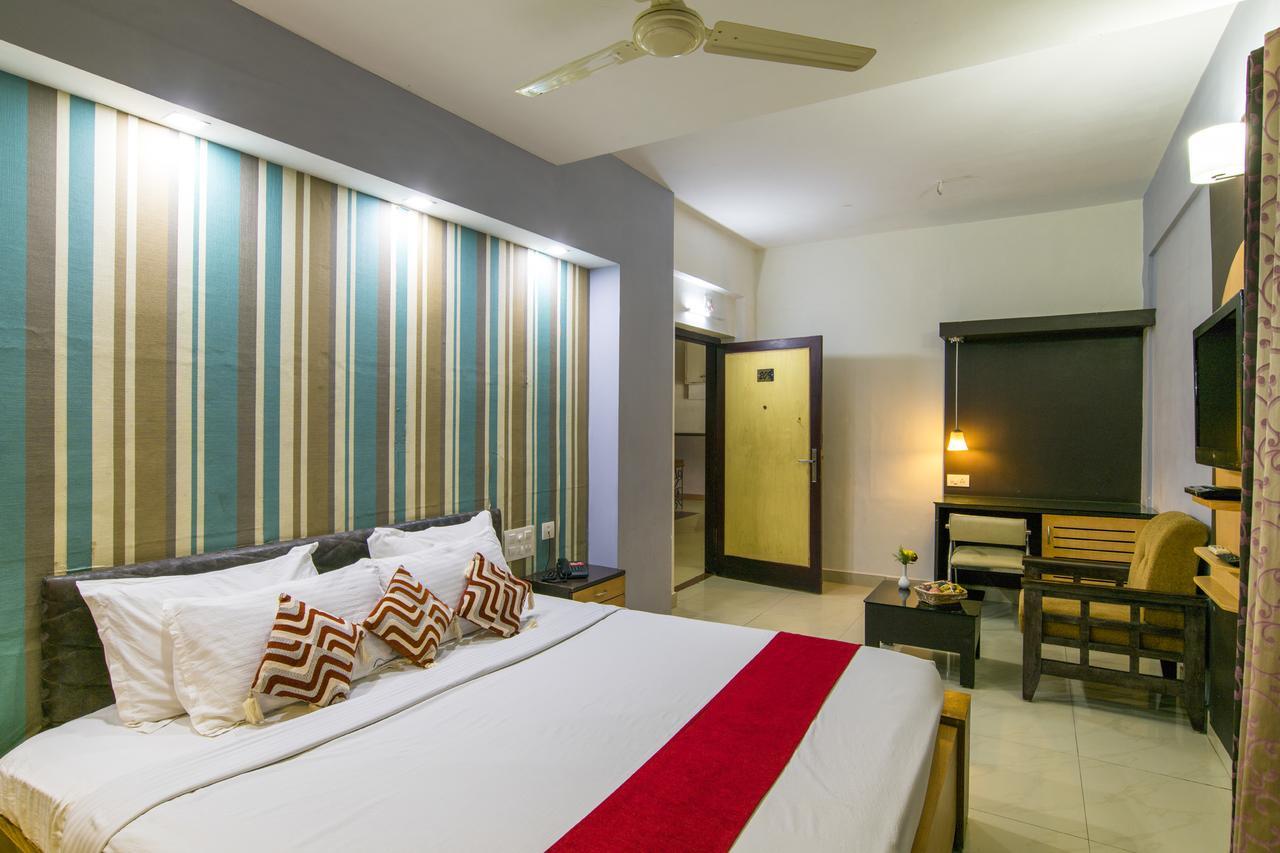 Haritagiri Hotel Kalpatta Buitenkant foto
