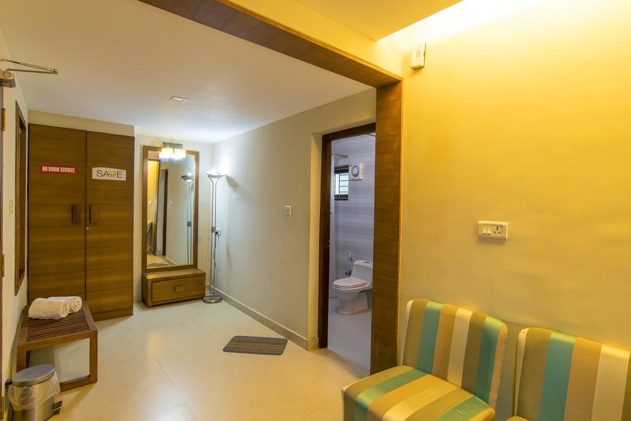 Haritagiri Hotel Kalpatta Buitenkant foto