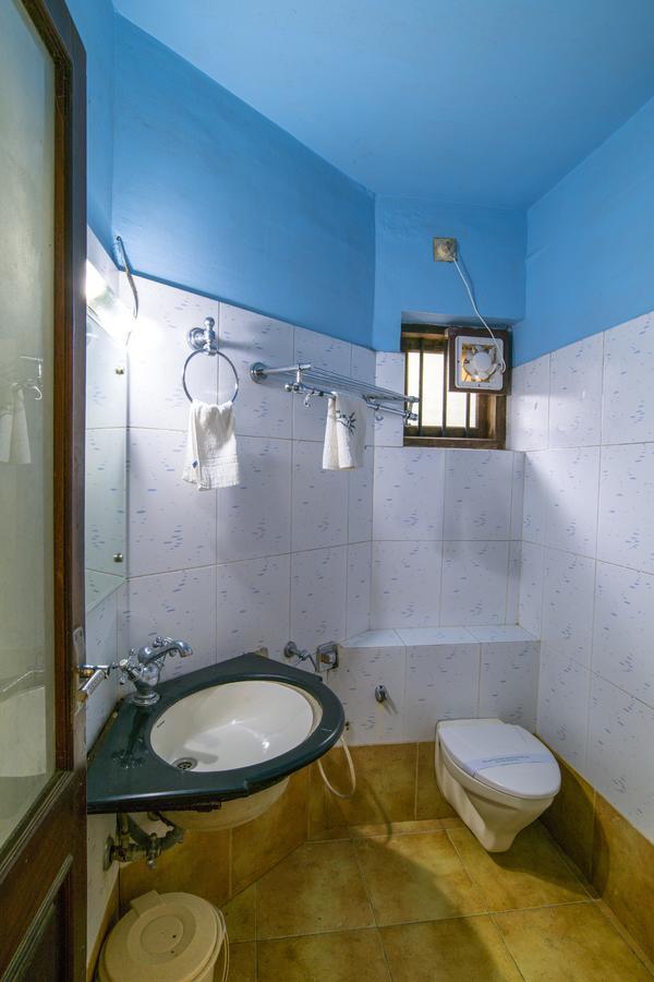 Haritagiri Hotel Kalpatta Buitenkant foto