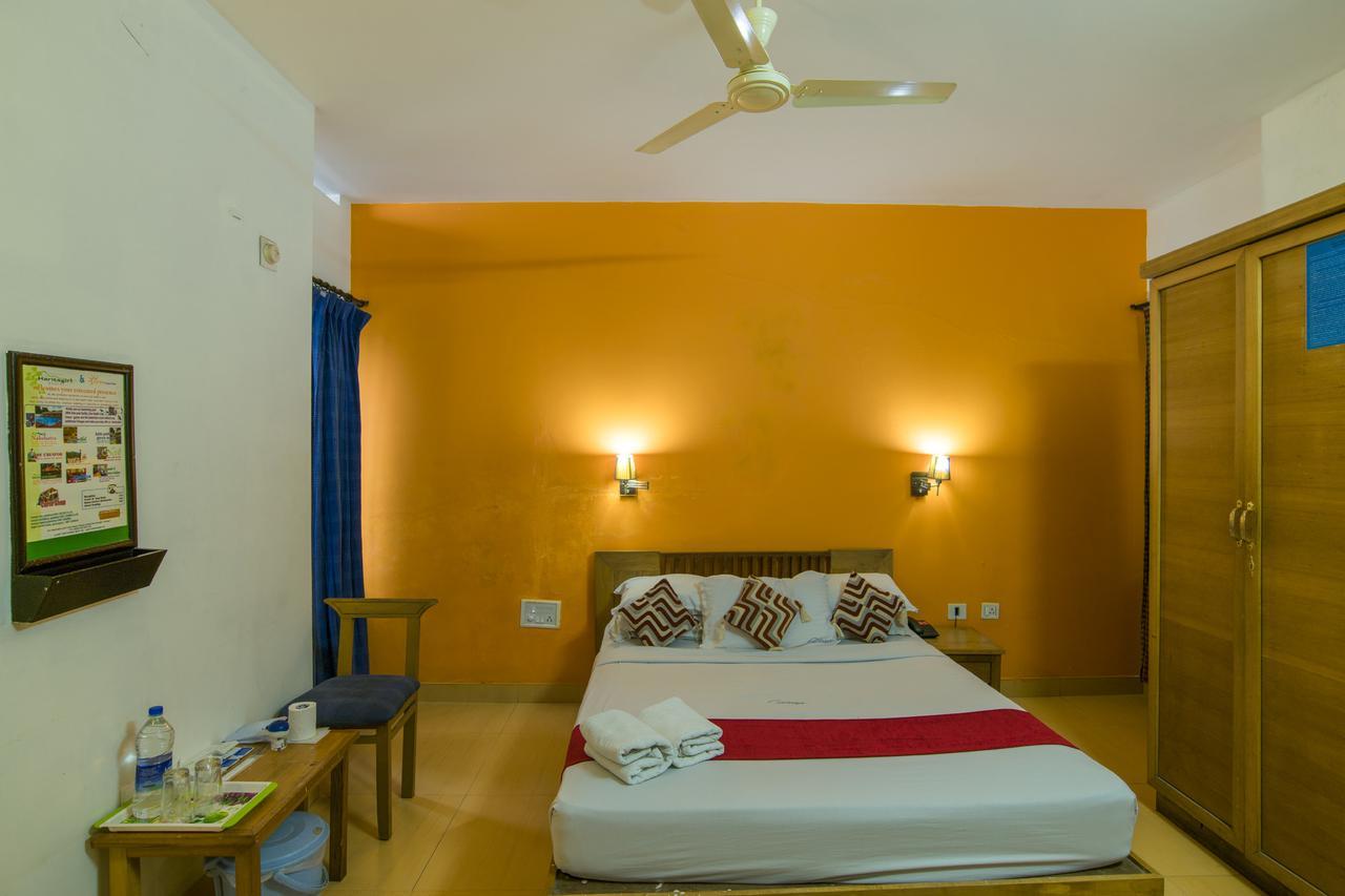 Haritagiri Hotel Kalpatta Buitenkant foto