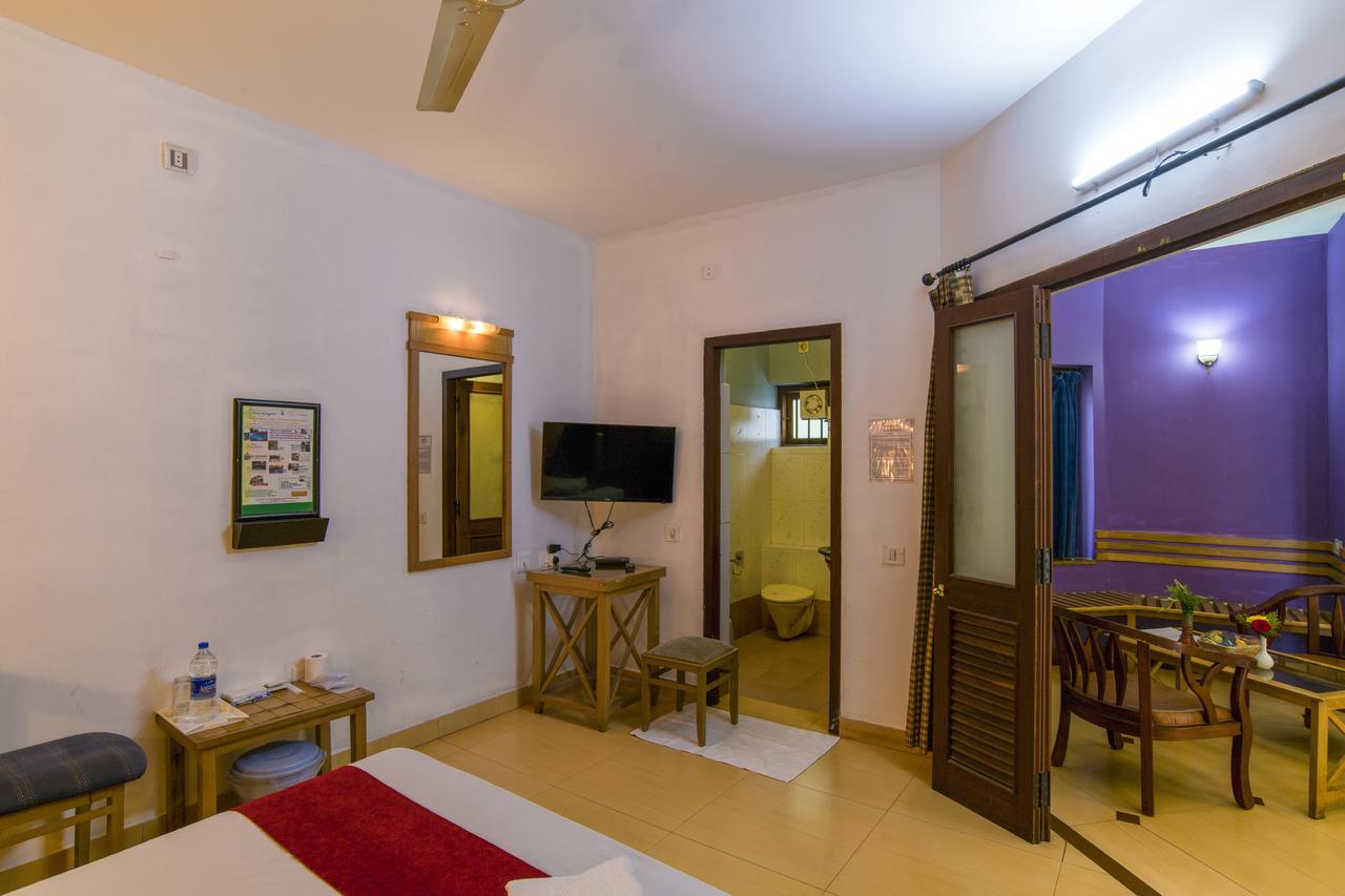 Haritagiri Hotel Kalpatta Buitenkant foto