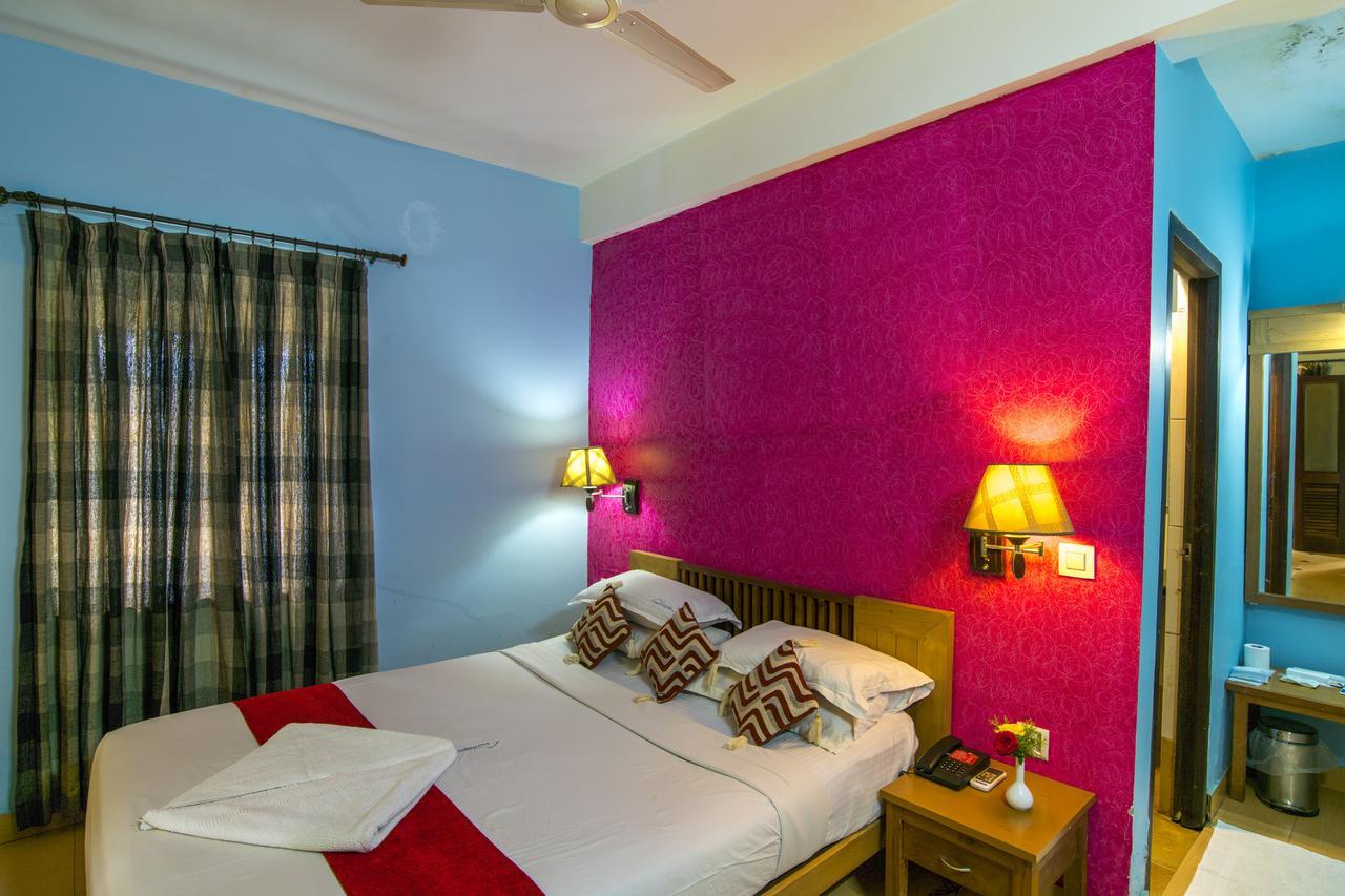 Haritagiri Hotel Kalpatta Buitenkant foto