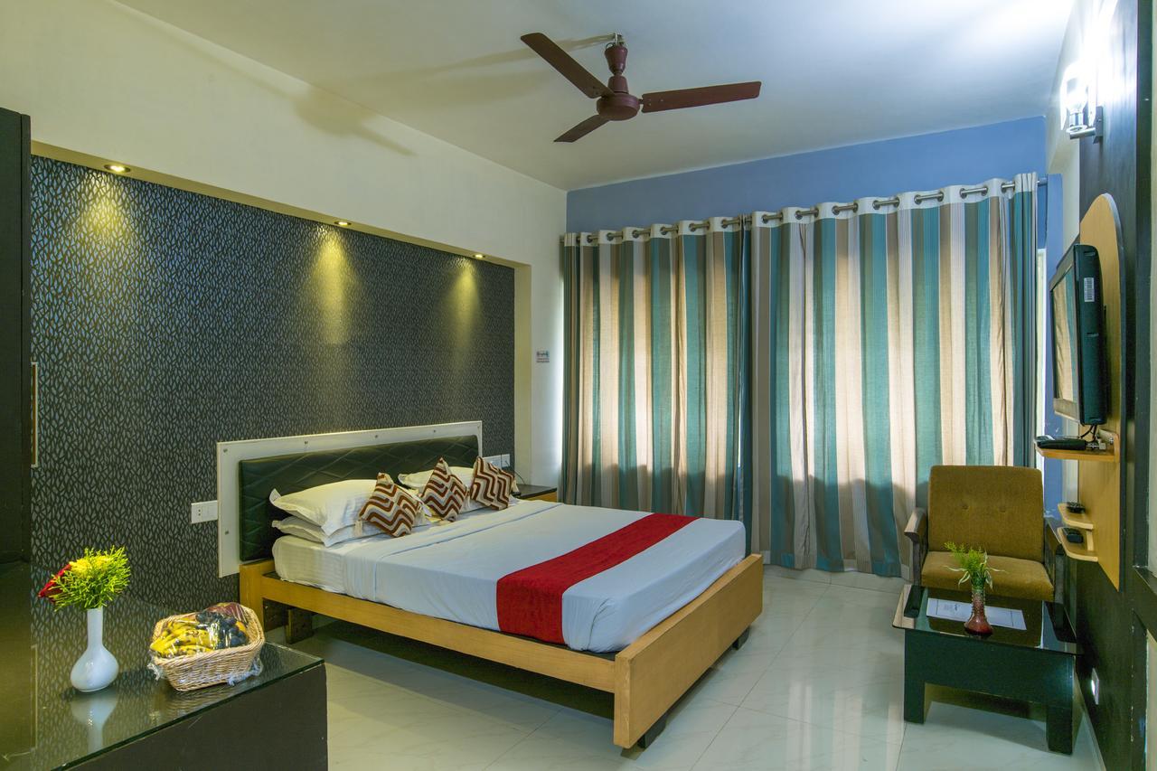 Haritagiri Hotel Kalpatta Buitenkant foto