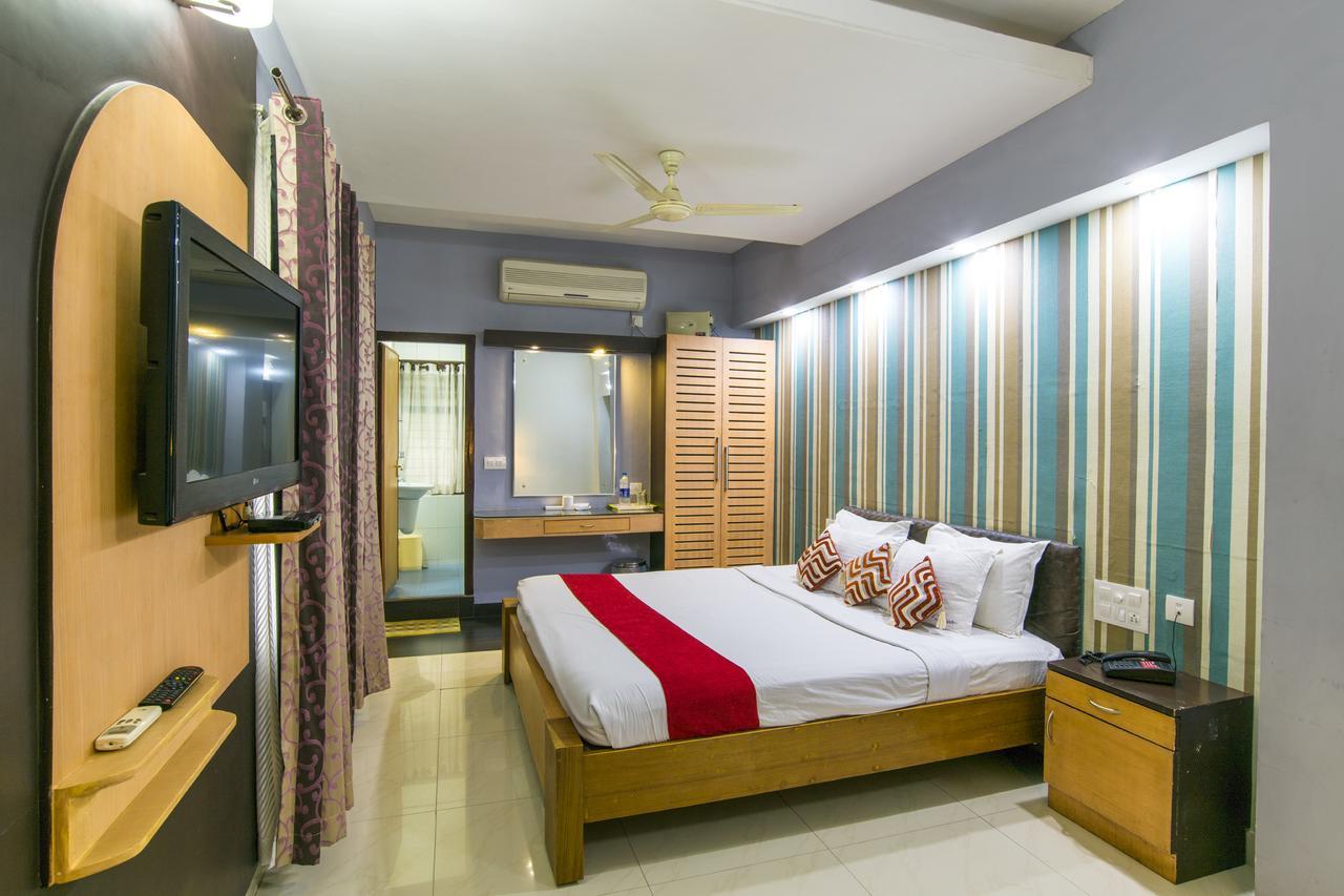 Haritagiri Hotel Kalpatta Buitenkant foto