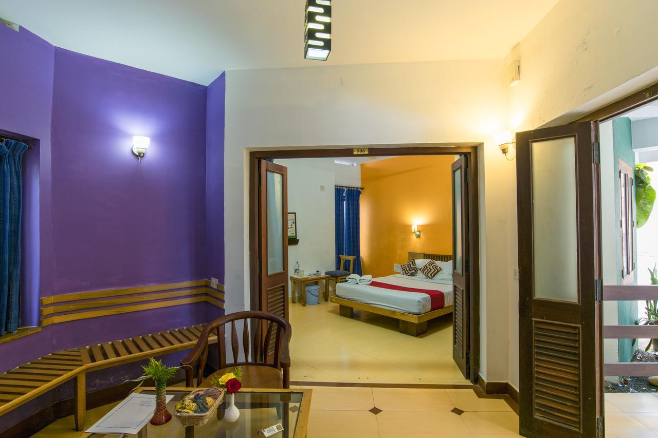Haritagiri Hotel Kalpatta Buitenkant foto