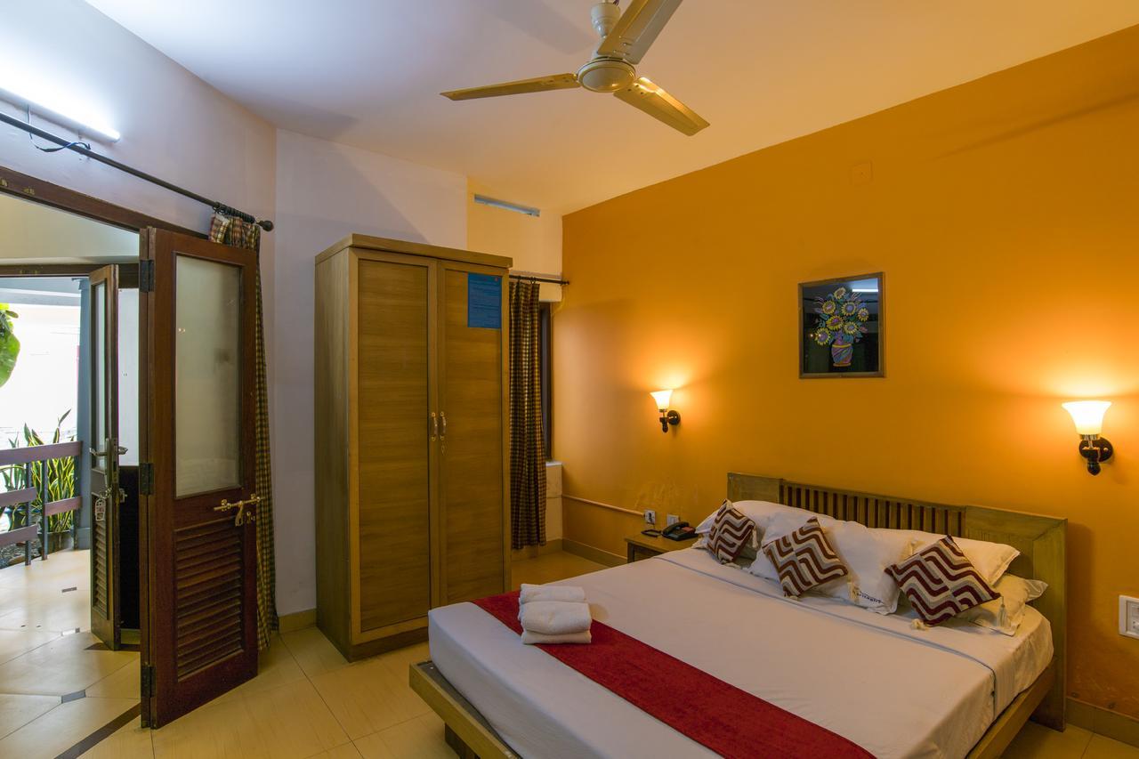 Haritagiri Hotel Kalpatta Buitenkant foto