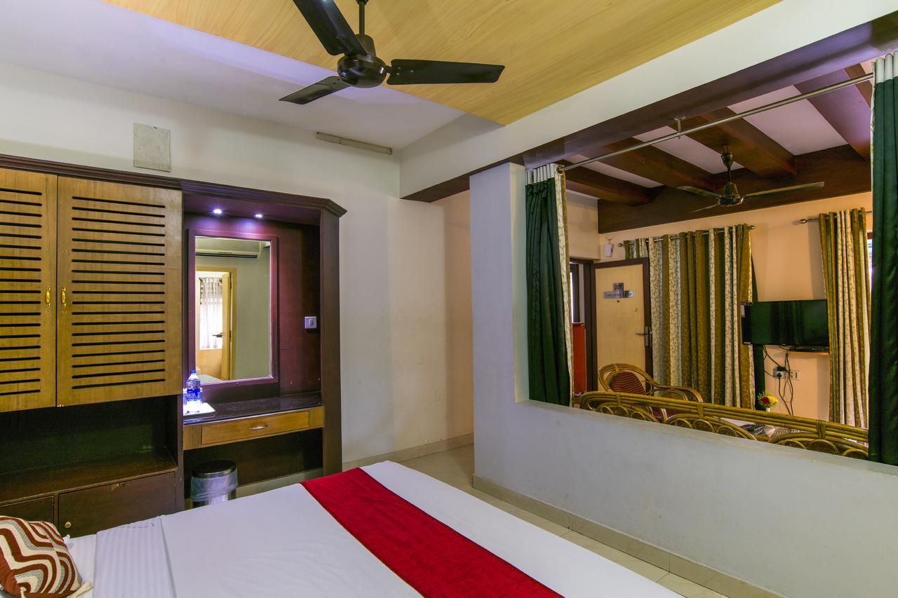 Haritagiri Hotel Kalpatta Buitenkant foto