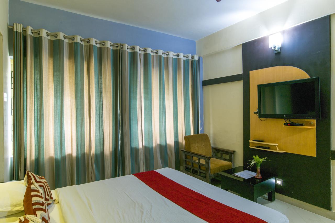 Haritagiri Hotel Kalpatta Buitenkant foto