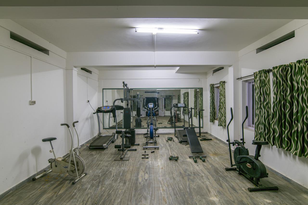 Haritagiri Hotel Kalpatta Buitenkant foto