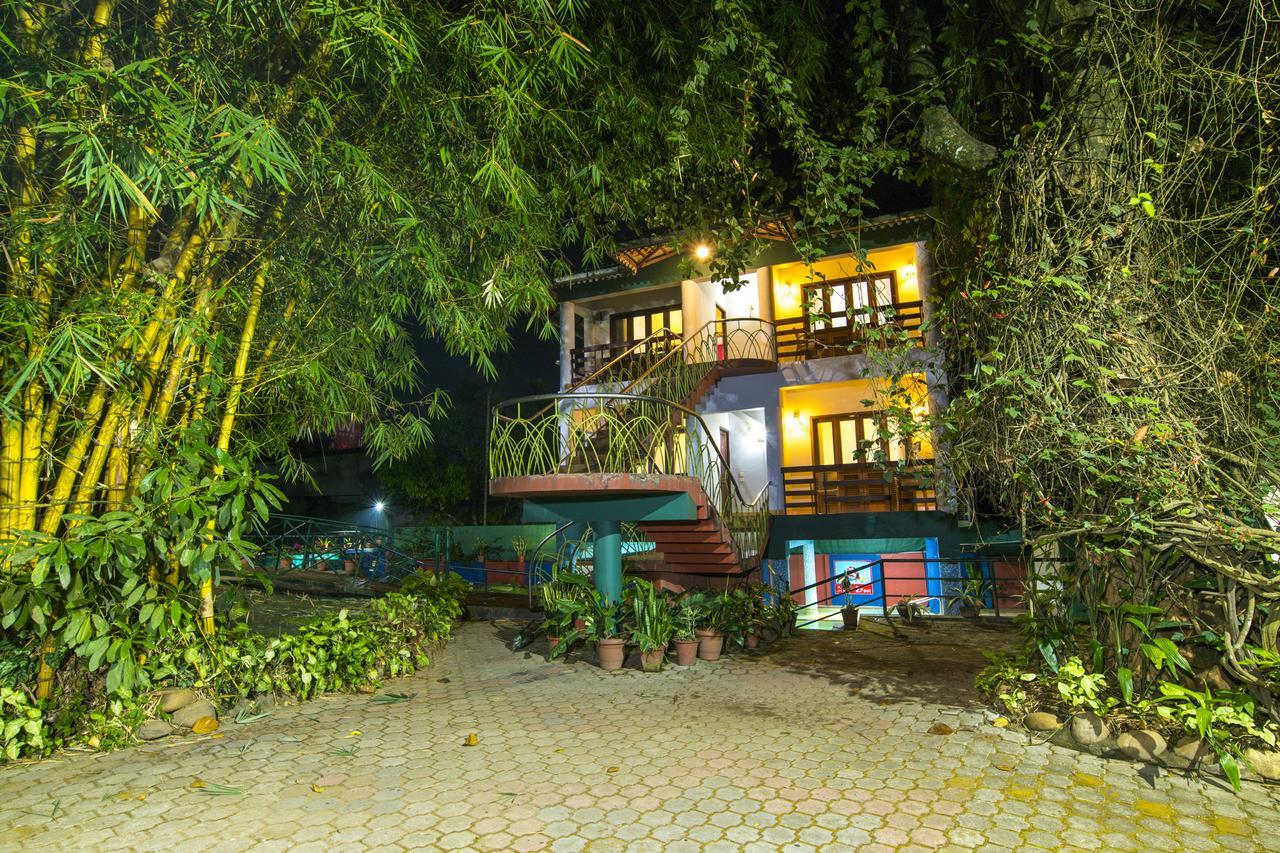 Haritagiri Hotel Kalpatta Buitenkant foto