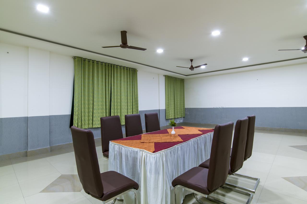 Haritagiri Hotel Kalpatta Buitenkant foto