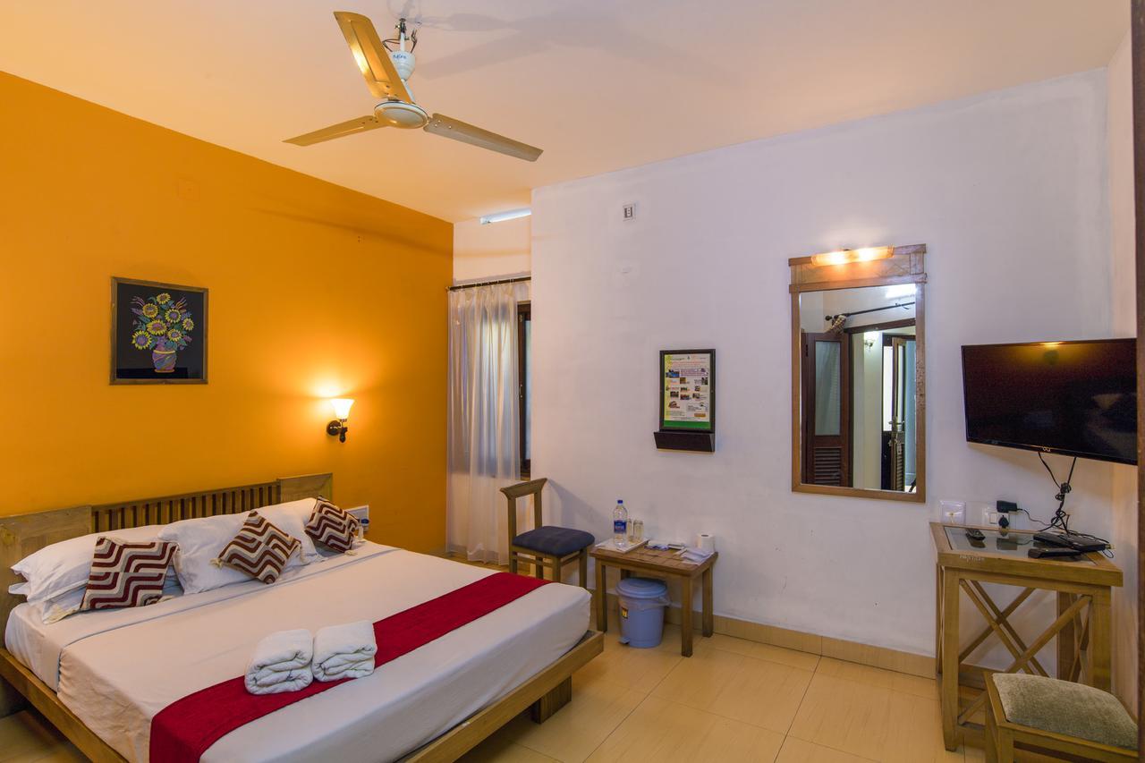 Haritagiri Hotel Kalpatta Buitenkant foto