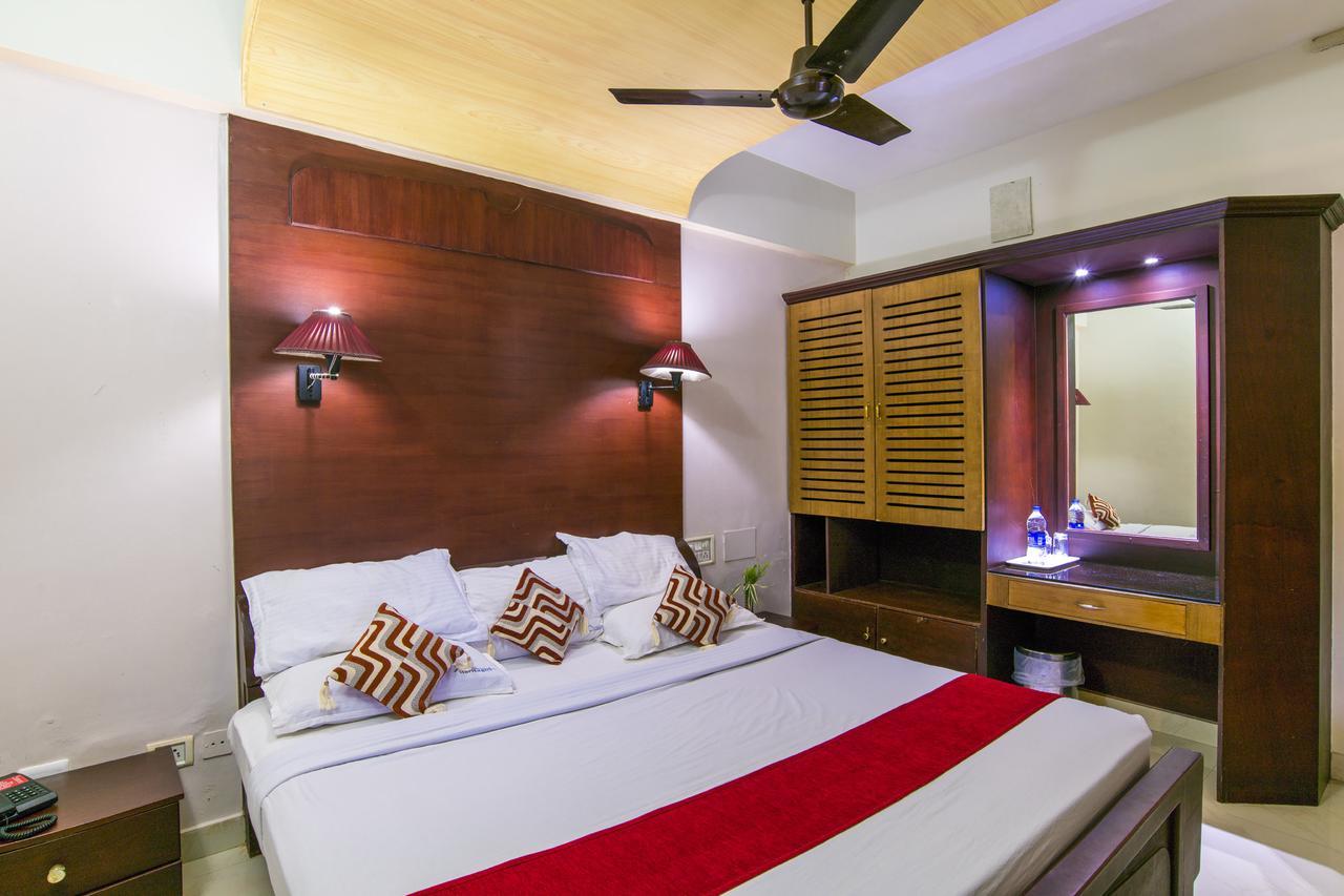 Haritagiri Hotel Kalpatta Buitenkant foto