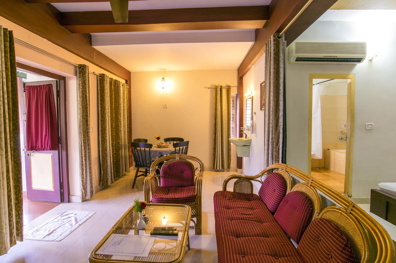 Haritagiri Hotel Kalpatta Buitenkant foto