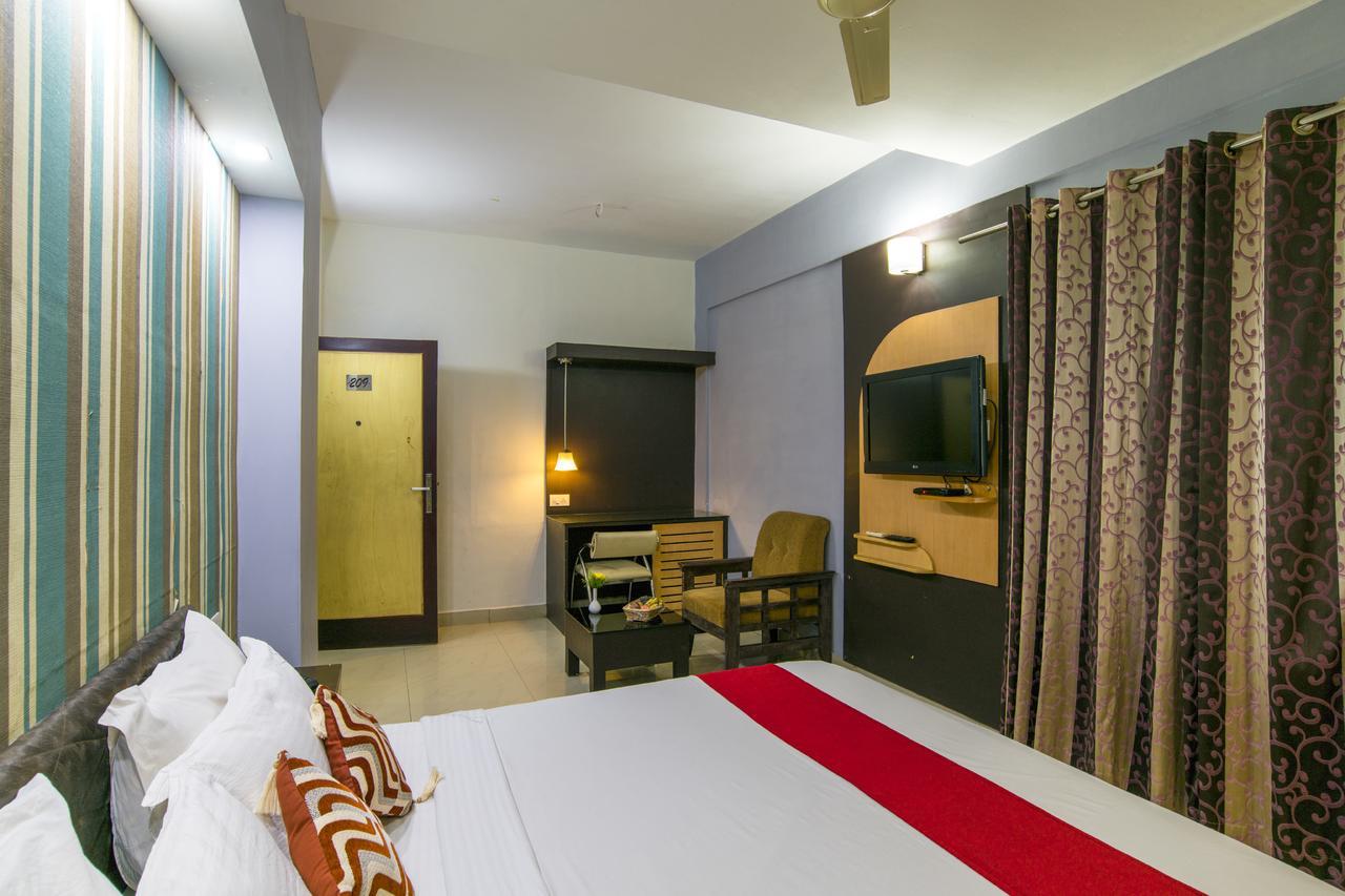 Haritagiri Hotel Kalpatta Buitenkant foto