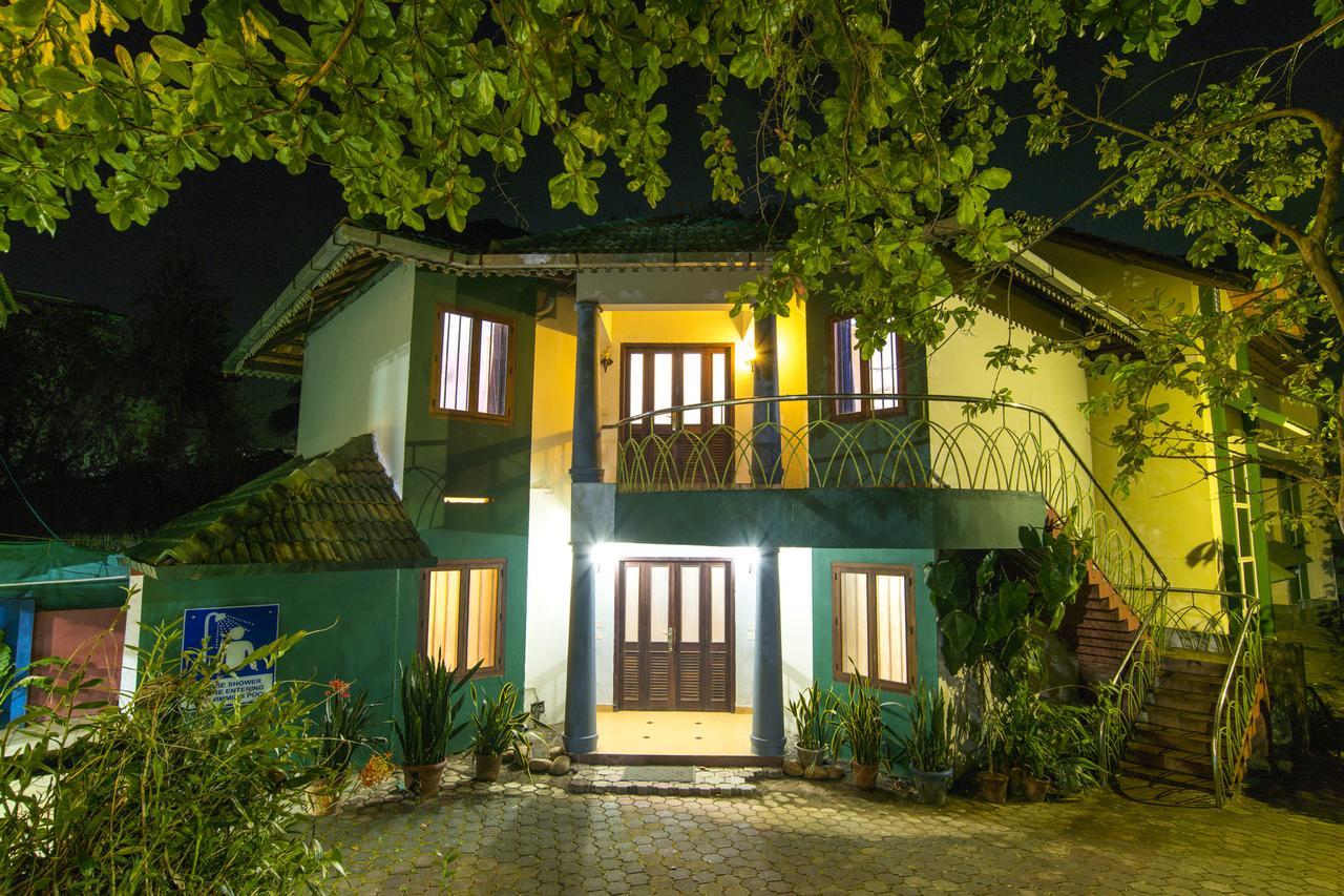 Haritagiri Hotel Kalpatta Buitenkant foto