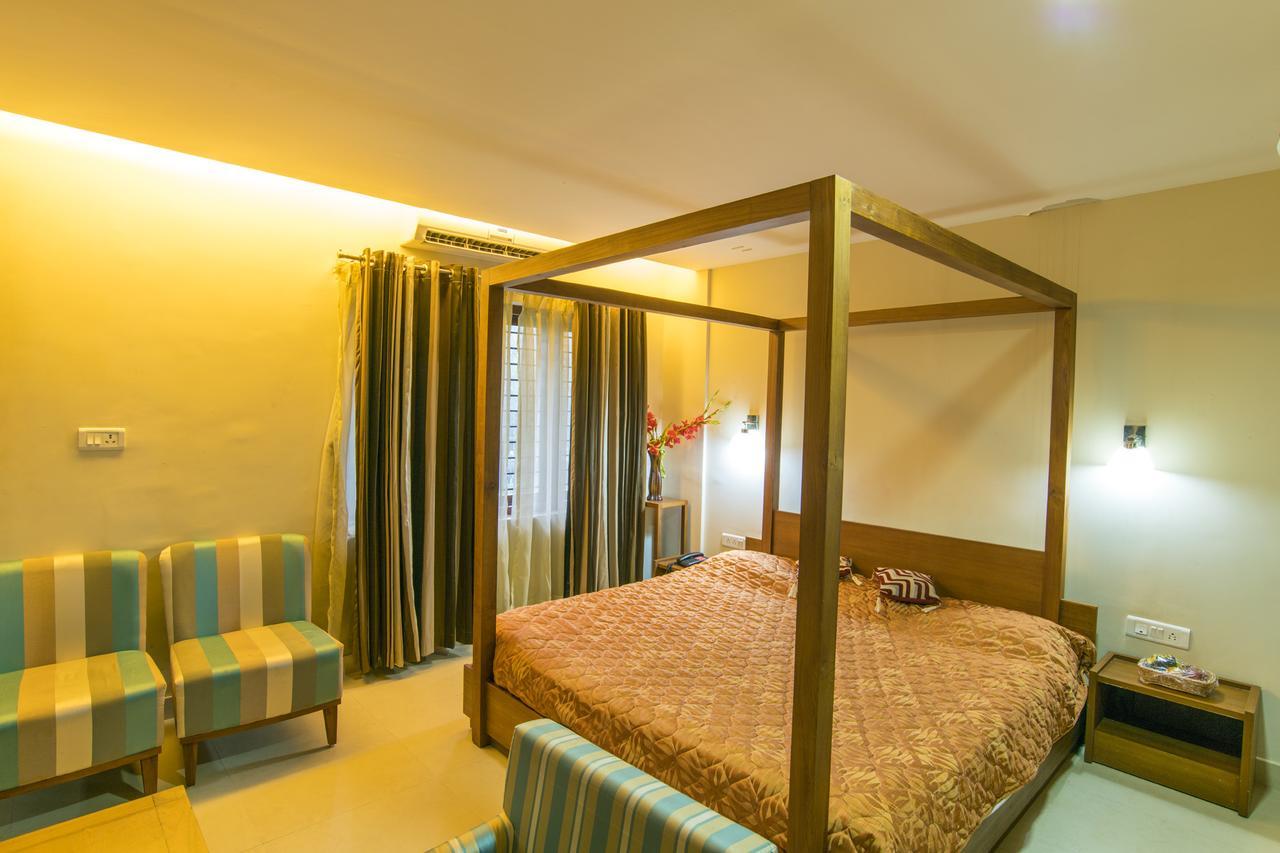 Haritagiri Hotel Kalpatta Buitenkant foto