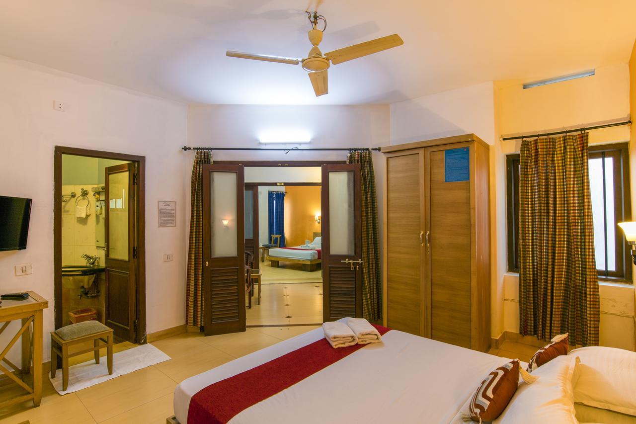 Haritagiri Hotel Kalpatta Buitenkant foto