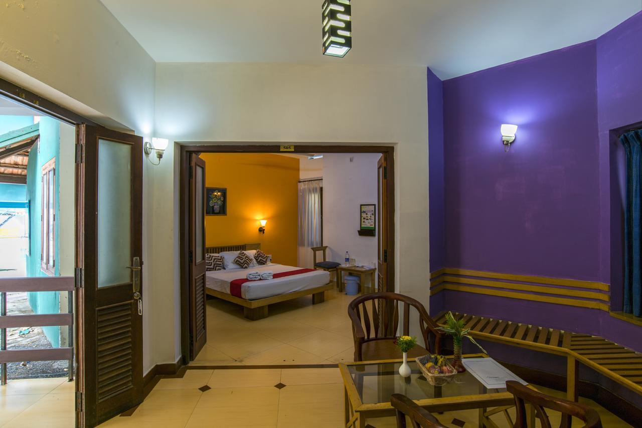 Haritagiri Hotel Kalpatta Buitenkant foto