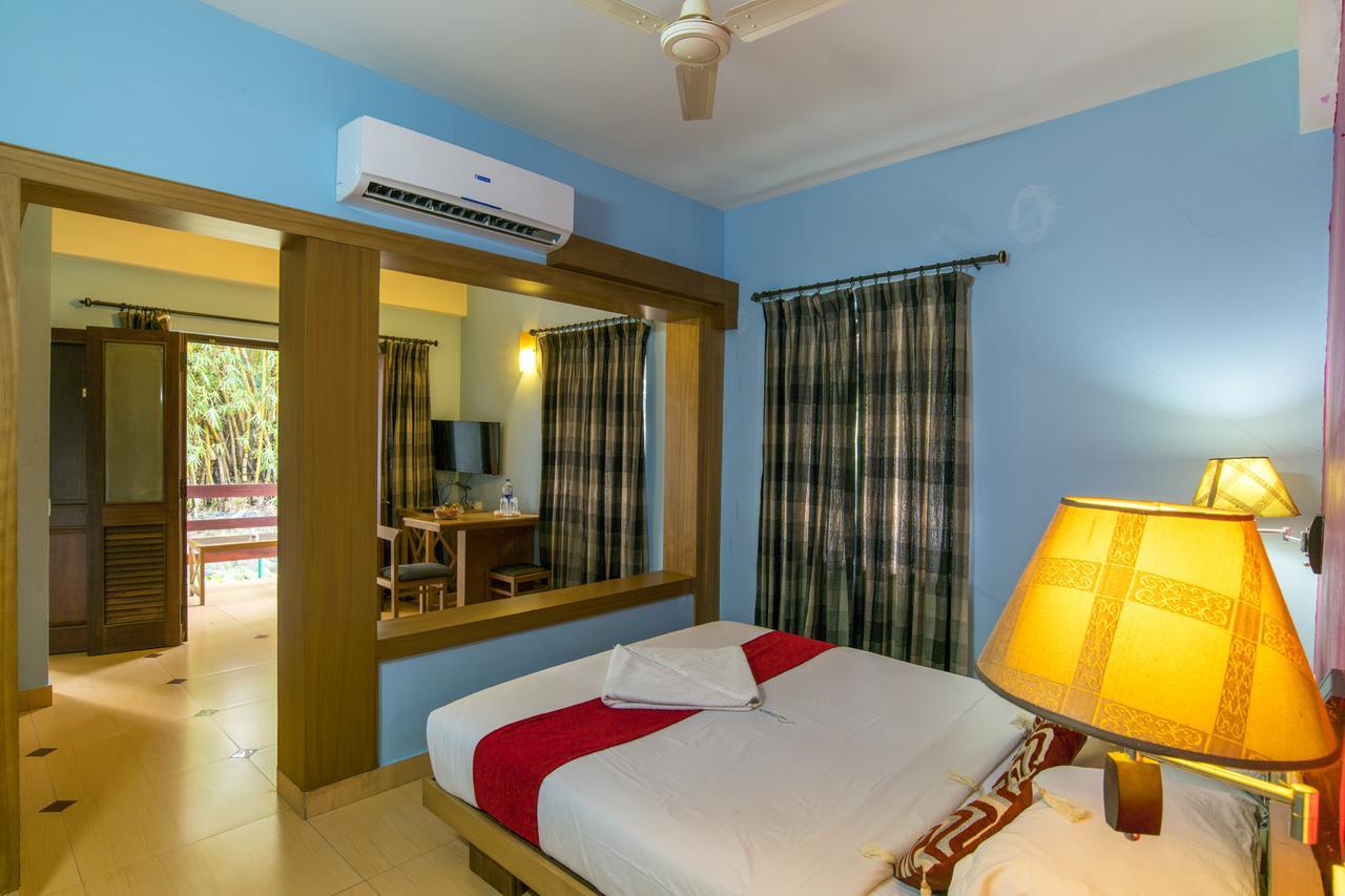 Haritagiri Hotel Kalpatta Buitenkant foto