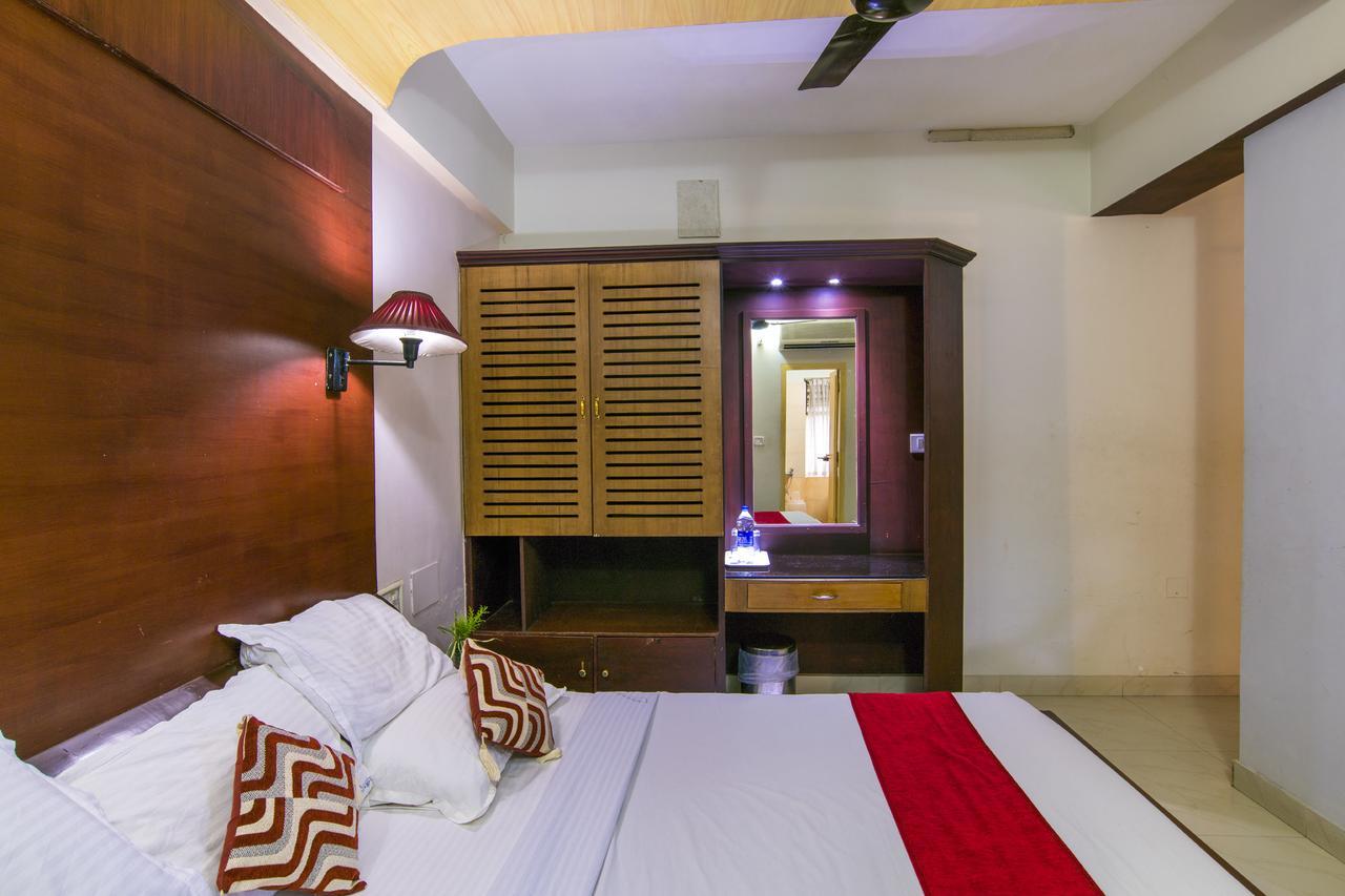 Haritagiri Hotel Kalpatta Buitenkant foto
