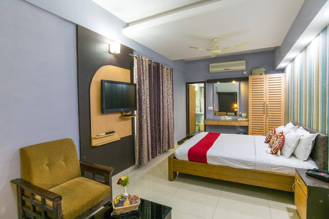 Haritagiri Hotel Kalpatta Buitenkant foto
