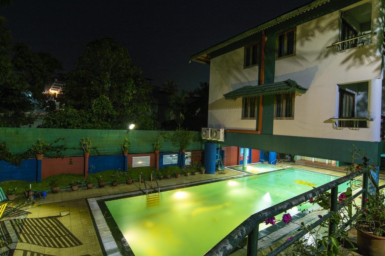 Haritagiri Hotel Kalpatta Buitenkant foto
