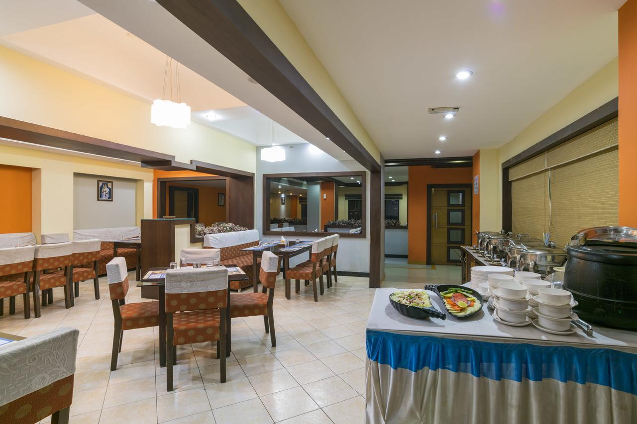 Haritagiri Hotel Kalpatta Buitenkant foto