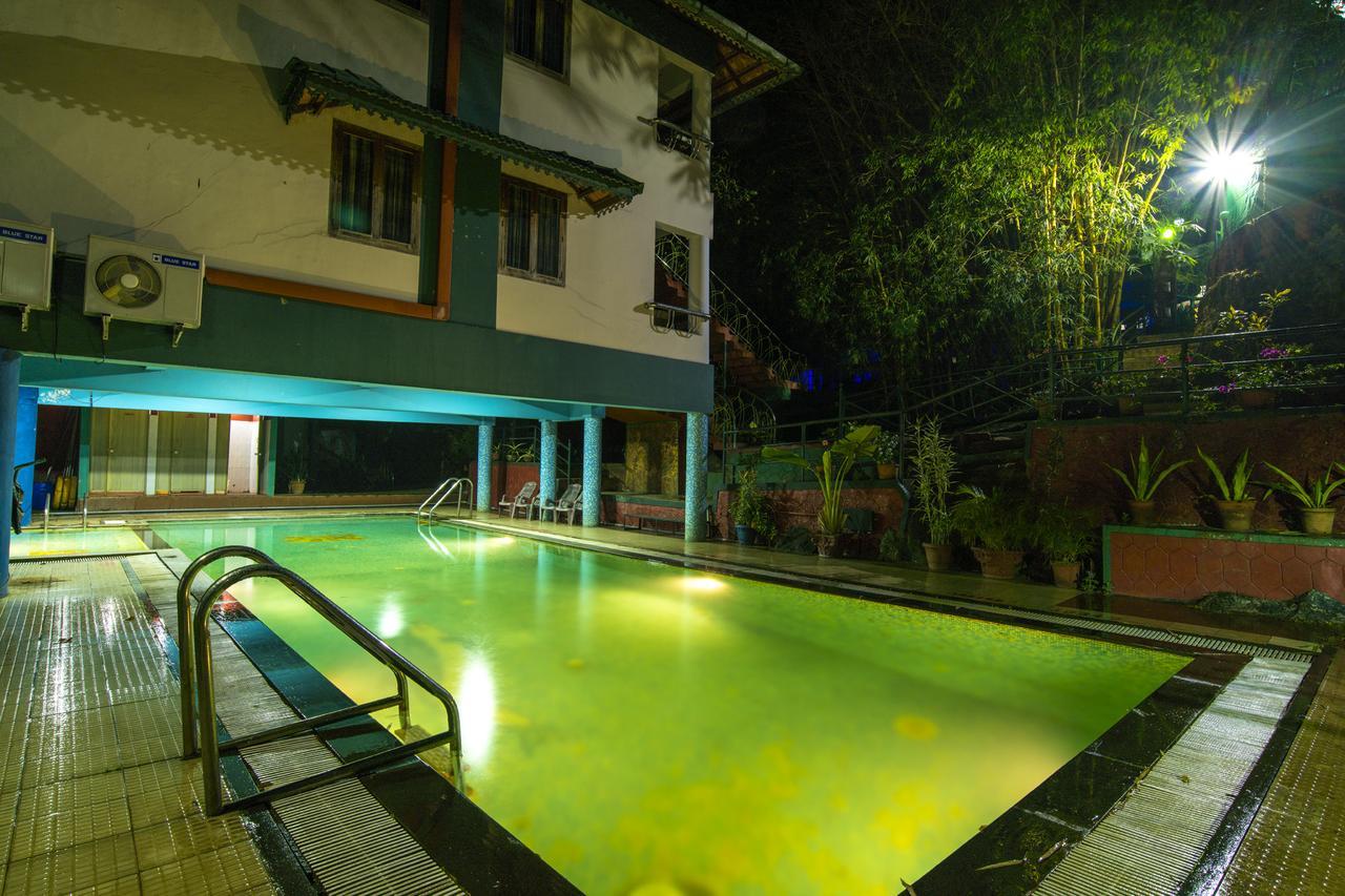 Haritagiri Hotel Kalpatta Buitenkant foto